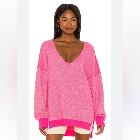 Free People Sweaters - Free People Sweater Weather V-neck sweater pink knit pullover side hem slits